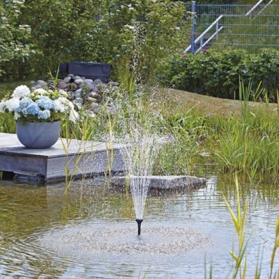 Pompes jeu d'eau et jet